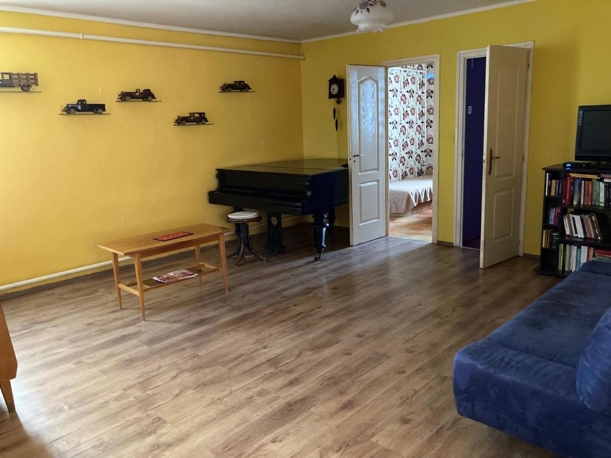 Leander Vendeghaz Apartment Gyöngyös Екстериор снимка